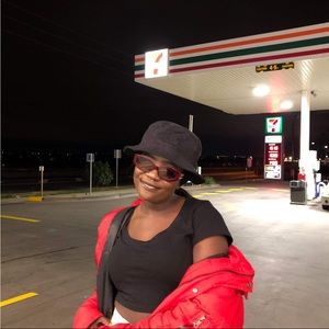 Meet your Posher, Akuch